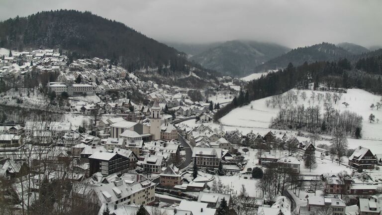 Dieses Bild zeigt eine Webcam-Aufnahme von Ottenhöfen, aufgenommen am Dienstag, den 06.01.2026 um 10:00 Uhr