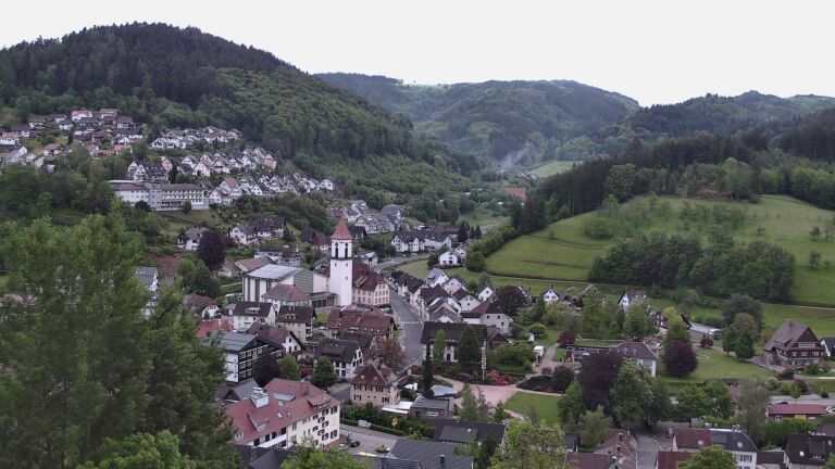 Dieses Bild zeigt eine Webcam-Aufnahme von Ottenhöfen, aufgenommen am Freitag, den 15.05.2026 um 06:10 Uhr