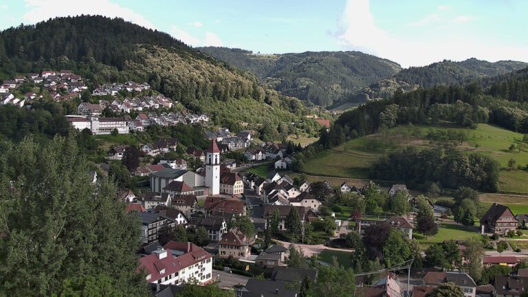 Dieses Bild zeigt eine Webcam-Aufnahme von Ottenhöfen, aufgenommen am Dienstag, den 23.06.2026 um 18:30 Uhr