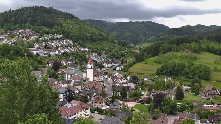 Dieses Bild zeigt eine Webcam-Aufnahme von Ottenhöfen, aufgenommen am Mittwoch, den 20.05.2026 um 13:10 Uhr