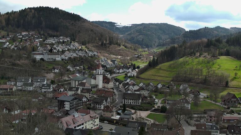 Dieses Bild zeigt eine Webcam-Aufnahme von Ottenhöfen, aufgenommen am Mittwoch, den 01.04.2026 um 15:20 Uhr