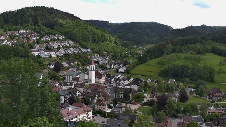 Dieses Bild zeigt eine Webcam-Aufnahme von Ottenhöfen, aufgenommen am Samstag, den 16.05.2026 um 16:40 Uhr