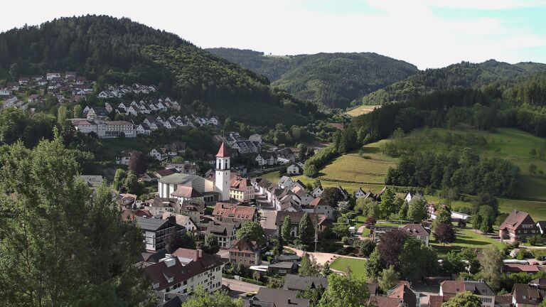 Dieses Bild zeigt eine Webcam-Aufnahme von Ottenhöfen, aufgenommen am Sonntag, den 07.06.2026 um 09:00 Uhr