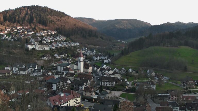 Dieses Bild zeigt eine Webcam-Aufnahme von Ottenhöfen, aufgenommen am Donnerstag, den 19.03.2026 um 18:00 Uhr