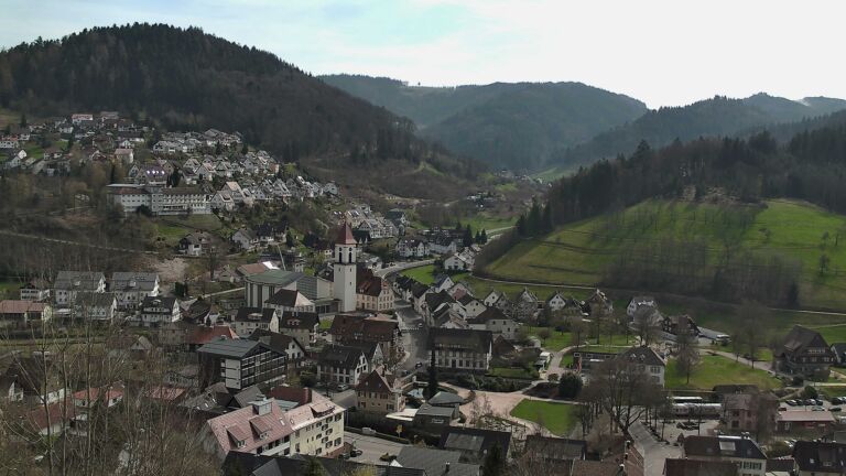 Dieses Bild zeigt eine Webcam-Aufnahme von Ottenhöfen, aufgenommen am Dienstag, den 24.03.2026 um 13:30 Uhr