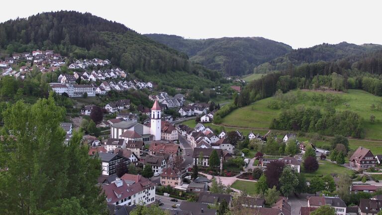 Dieses Bild zeigt eine Webcam-Aufnahme von Ottenhöfen, aufgenommen am Montag, den 04.05.2026 um 06:30 Uhr