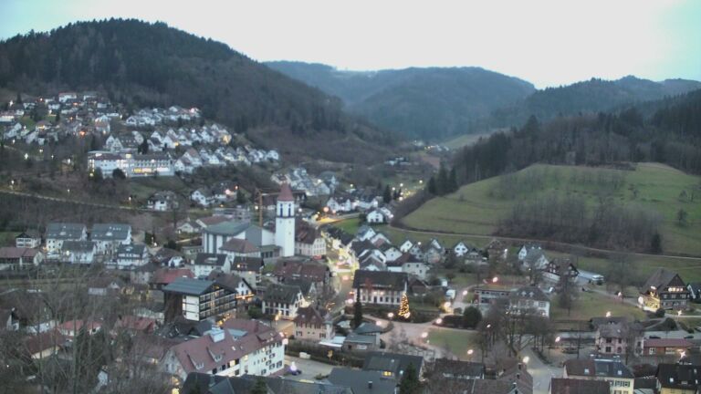 Dieses Bild zeigt eine Webcam-Aufnahme von Ottenhöfen, aufgenommen am Mittwoch, den 24.12.2025 um 08:00 Uhr