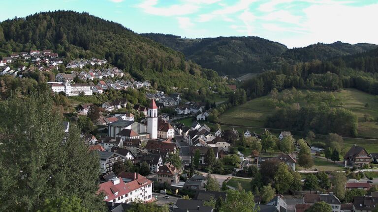Dieses Bild zeigt eine Webcam-Aufnahme von Ottenhöfen, aufgenommen am Samstag, den 12.09.2026 um 18:20 Uhr