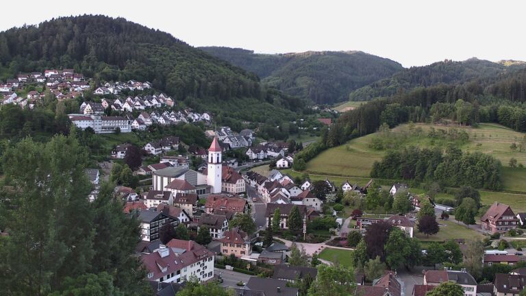 Dieses Bild zeigt eine Webcam-Aufnahme von Ottenhöfen, aufgenommen am Freitag, den 29.05.2026 um 06:10 Uhr