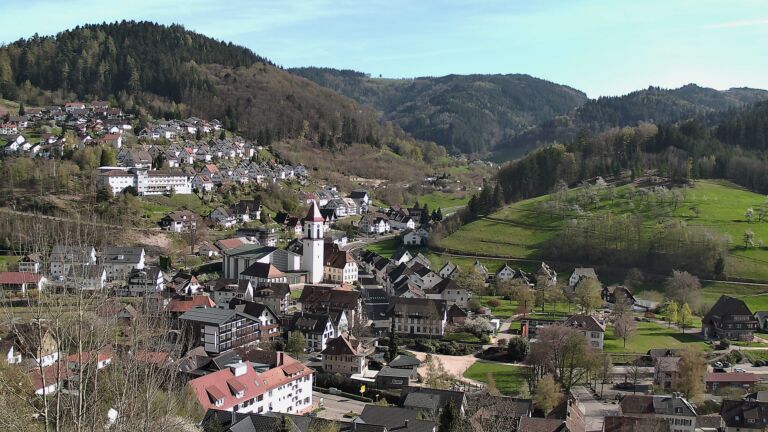 Dieses Bild zeigt eine Webcam-Aufnahme von Ottenhöfen, aufgenommen am Donnerstag, den 09.04.2026 um 16:50 Uhr