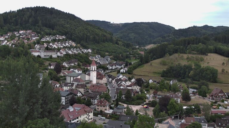 Dieses Bild zeigt eine Webcam-Aufnahme von Ottenhöfen, aufgenommen am Sonntag, den 26.07.2026 um 20:10 Uhr