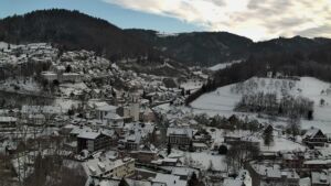 Dieses Bild zeigt eine Webcam-Aufnahme von Ottenhöfen, aufgenommen am Mittwoch, den 07.01.2026 um 15:10 Uhr