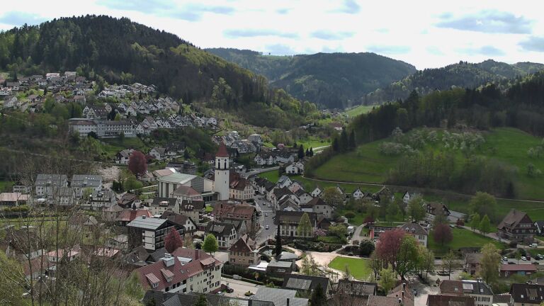 Dieses Bild zeigt eine Webcam-Aufnahme von Ottenhöfen, aufgenommen am Freitag, den 17.04.2026 um 12:50 Uhr