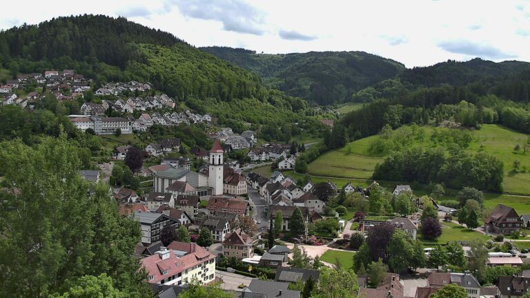 Dieses Bild zeigt eine Webcam-Aufnahme von Ottenhöfen, aufgenommen am Dienstag, den 19.05.2026 um 15:00 Uhr