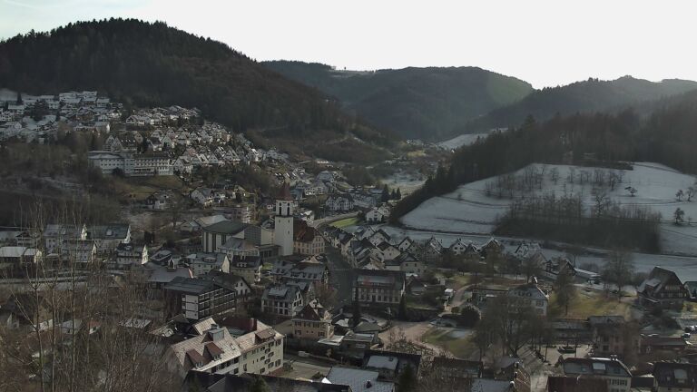 Dieses Bild zeigt eine Webcam-Aufnahme von Ottenhöfen, aufgenommen am Donnerstag, den 01.01.2026 um 13:30 Uhr