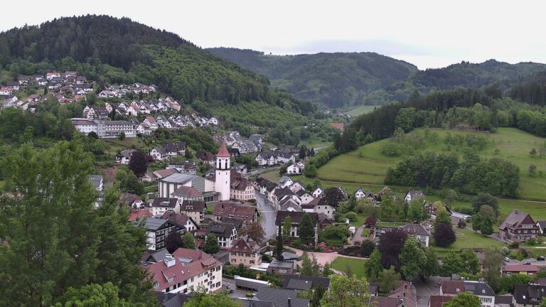 Dieses Bild zeigt eine Webcam-Aufnahme von Ottenhöfen, aufgenommen am Montag, den 18.05.2026 um 07:30 Uhr