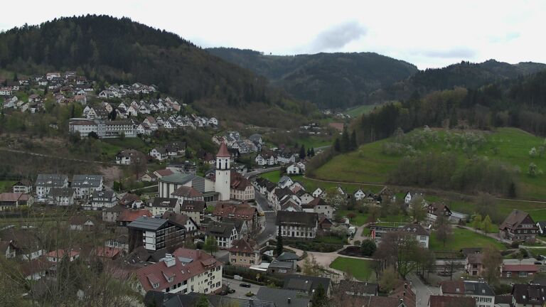 Dieses Bild zeigt eine Webcam-Aufnahme von Ottenhöfen, aufgenommen am Freitag, den 10.04.2026 um 14:30 Uhr