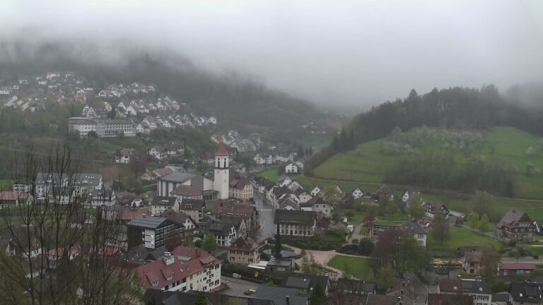 Dieses Bild zeigt eine Webcam-Aufnahme von Ottenhöfen, aufgenommen am Montag, den 13.04.2026 um 18:30 Uhr