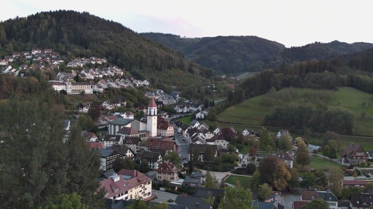 Dieses Bild zeigt eine Webcam-Aufnahme von Ottenhöfen, aufgenommen am Freitag, den 16.10.2026 um 18:40 Uhr
