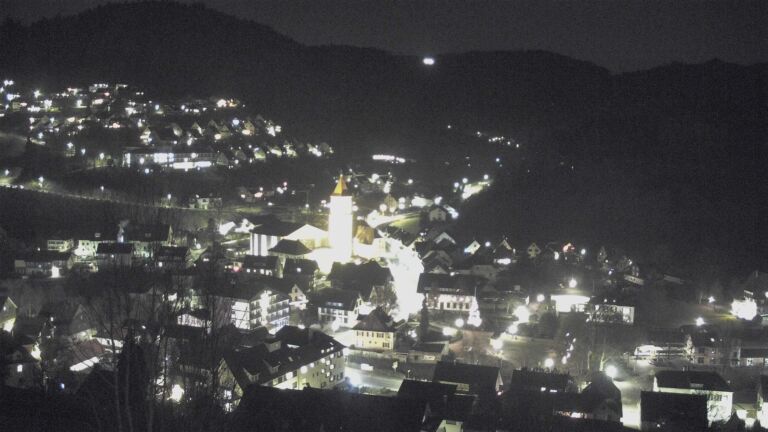 Dieses Bild zeigt eine Webcam-Aufnahme von Ottenhöfen, aufgenommen am Dienstag, den 16.12.2025 um 18:00 Uhr