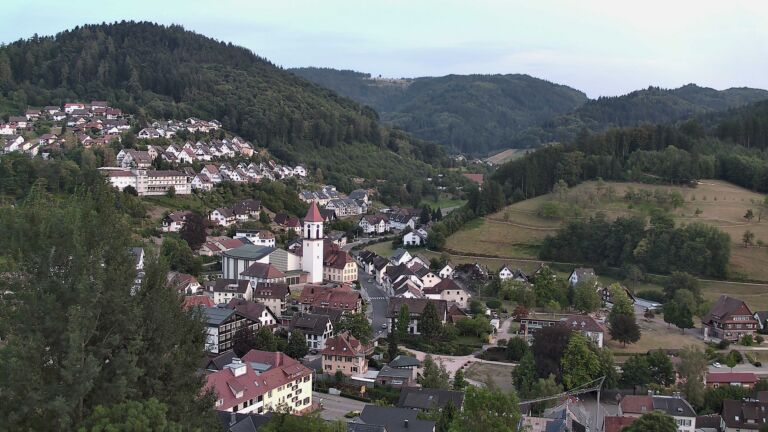 Dieses Bild zeigt eine Webcam-Aufnahme von Ottenhöfen, aufgenommen am Montag, den 03.08.2026 um 20:50 Uhr