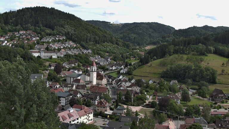 Dieses Bild zeigt eine Webcam-Aufnahme von Ottenhöfen, aufgenommen am Dienstag, den 07.07.2026 um 16:10 Uhr