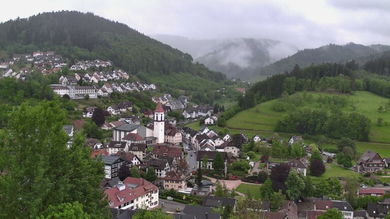 Dieses Bild zeigt eine Webcam-Aufnahme von Ottenhöfen, aufgenommen am Mittwoch, den 06.05.2026 um 16:00 Uhr