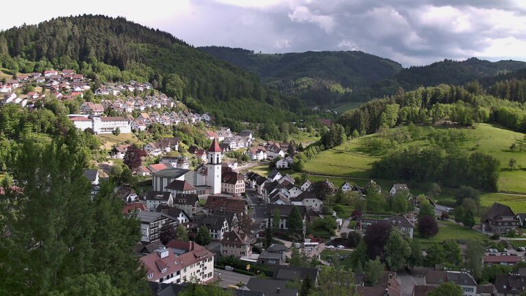 Dieses Bild zeigt eine Webcam-Aufnahme von Ottenhöfen, aufgenommen am Samstag, den 09.05.2026 um 17:30 Uhr
