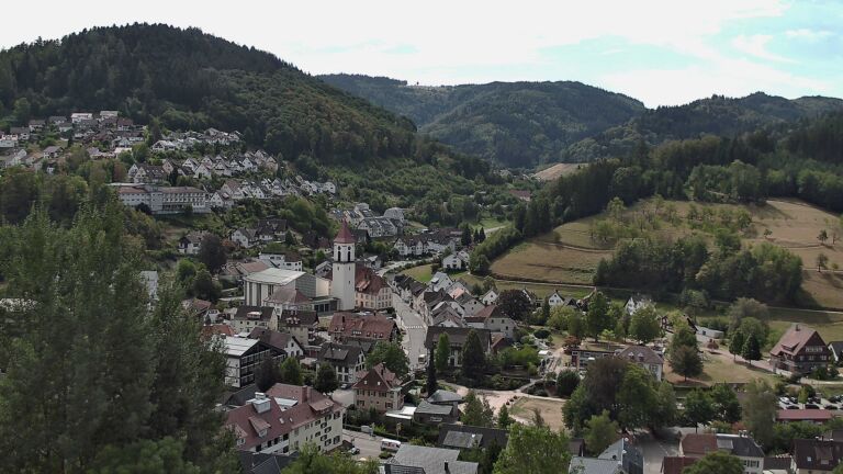 Dieses Bild zeigt eine Webcam-Aufnahme von Ottenhöfen, aufgenommen am Montag, den 24.08.2026 um 12:00 Uhr