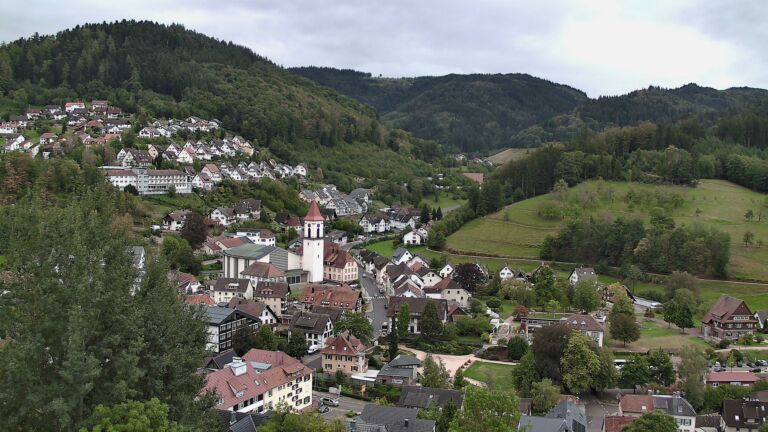 Dieses Bild zeigt eine Webcam-Aufnahme von Ottenhöfen, aufgenommen am Freitag, den 18.09.2026 um 15:00 Uhr