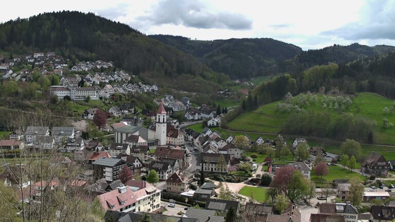 Dieses Bild zeigt eine Webcam-Aufnahme von Ottenhöfen, aufgenommen am Donnerstag, den 16.04.2026 um 14:30 Uhr