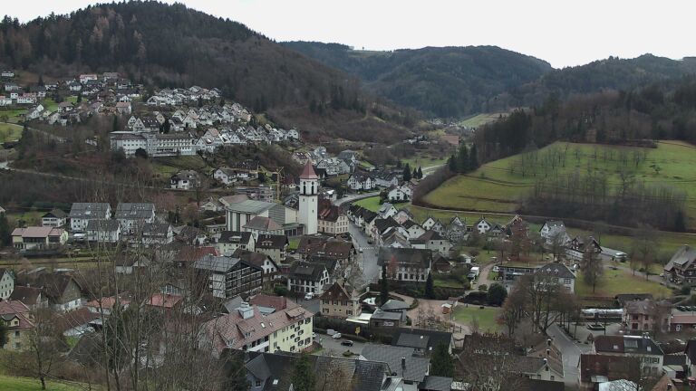 Dieses Bild zeigt eine Webcam-Aufnahme von Ottenhöfen, aufgenommen am Mittwoch, den 17.12.2025 um 13:20 Uhr