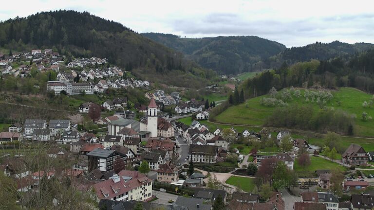 Dieses Bild zeigt eine Webcam-Aufnahme von Ottenhöfen, aufgenommen am Mittwoch, den 15.04.2026 um 14:10 Uhr