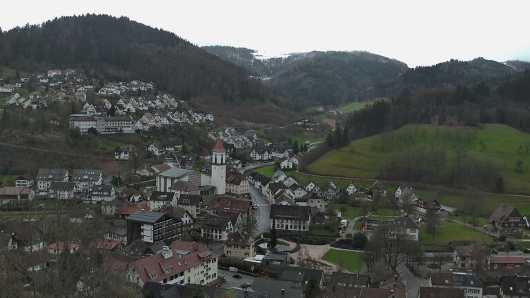 Dieses Bild zeigt eine Webcam-Aufnahme von Ottenhöfen, aufgenommen am Montag, den 30.03.2026 um 13:20 Uhr