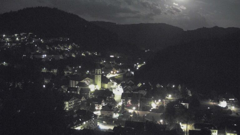 Dieses Bild zeigt eine Webcam-Aufnahme von Ottenhöfen, aufgenommen am Samstag, den 27.06.2026 um 23:30 Uhr
