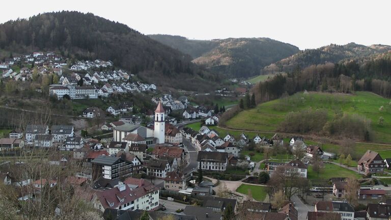 Dieses Bild zeigt eine Webcam-Aufnahme von Ottenhöfen, aufgenommen am Montag, den 06.04.2026 um 07:50 Uhr