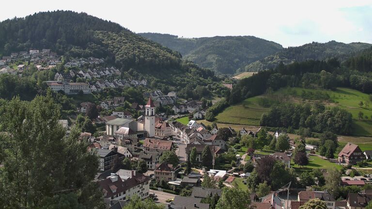 Dieses Bild zeigt eine Webcam-Aufnahme von Ottenhöfen, aufgenommen am Sonntag, den 21.06.2026 um 10:10 Uhr