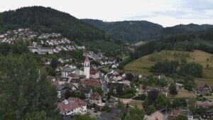 Dieses Bild zeigt eine Webcam-Aufnahme von Ottenhöfen, aufgenommen am Freitag, den 17.07.2026 um 16:20 Uhr