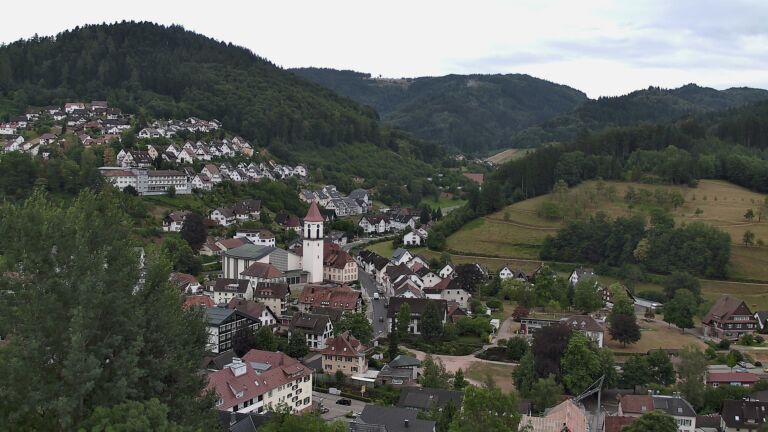 Dieses Bild zeigt eine Webcam-Aufnahme von Ottenhöfen, aufgenommen am Freitag, den 17.07.2026 um 16:20 Uhr