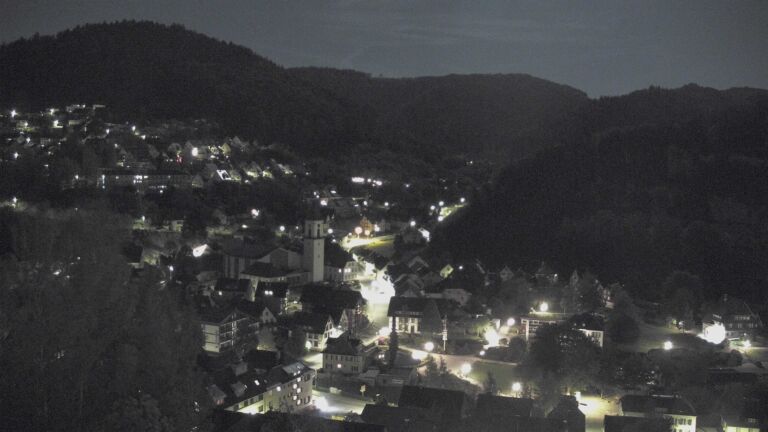 Dieses Bild zeigt eine Webcam-Aufnahme von Ottenhöfen, aufgenommen am Freitag, den 01.05.2026 um 00:30 Uhr