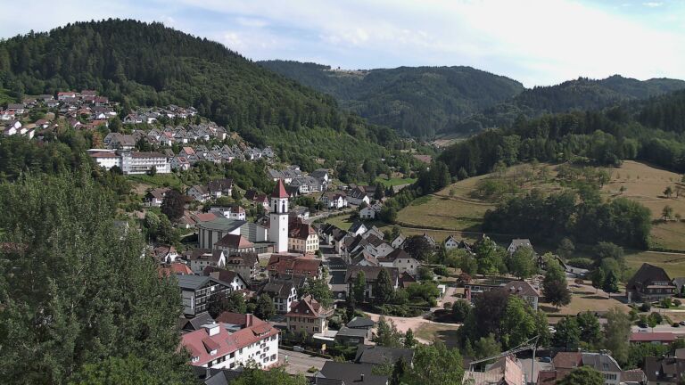 Dieses Bild zeigt eine Webcam-Aufnahme von Ottenhöfen, aufgenommen am Donnerstag, den 16.07.2026 um 16:50 Uhr