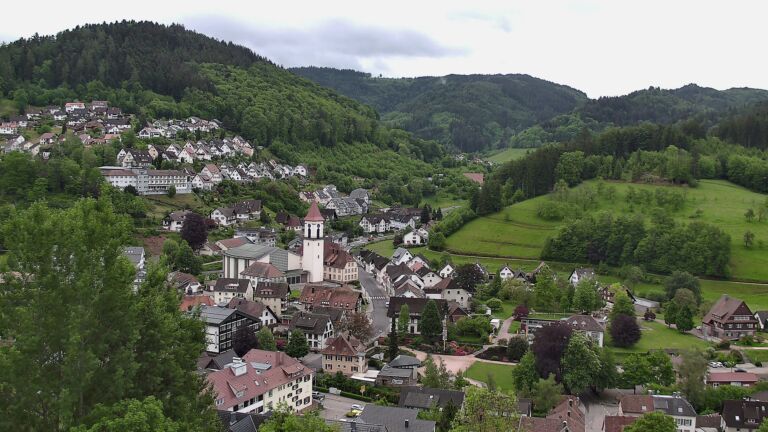Dieses Bild zeigt eine Webcam-Aufnahme von Ottenhöfen, aufgenommen am Montag, den 11.05.2026 um 08:30 Uhr