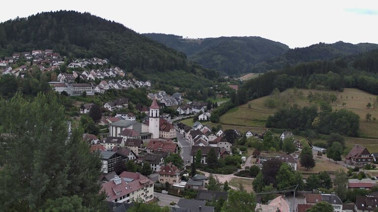 Dieses Bild zeigt eine Webcam-Aufnahme von Ottenhöfen, aufgenommen am Freitag, den 17.07.2026 um 20:00 Uhr