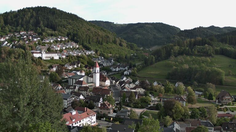 Dieses Bild zeigt eine Webcam-Aufnahme von Ottenhöfen, aufgenommen am Montag, den 21.09.2026 um 18:10 Uhr