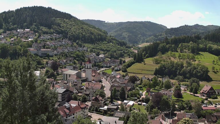 Dieses Bild zeigt eine Webcam-Aufnahme von Ottenhöfen, aufgenommen am Donnerstag, den 18.06.2026 um 12:00 Uhr