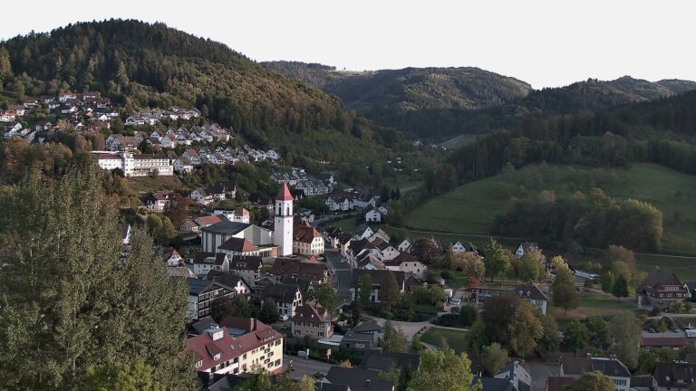 Dieses Bild zeigt eine Webcam-Aufnahme von Ottenhöfen, aufgenommen am Freitag, den 02.10.2026 um 18:00 Uhr