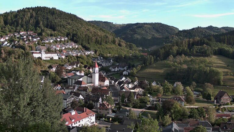 Dieses Bild zeigt eine Webcam-Aufnahme von Ottenhöfen, aufgenommen am Sonntag, den 06.09.2026 um 18:40 Uhr