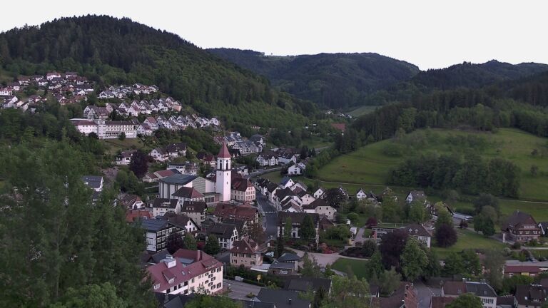 Dieses Bild zeigt eine Webcam-Aufnahme von Ottenhöfen, aufgenommen am Samstag, den 16.05.2026 um 19:00 Uhr