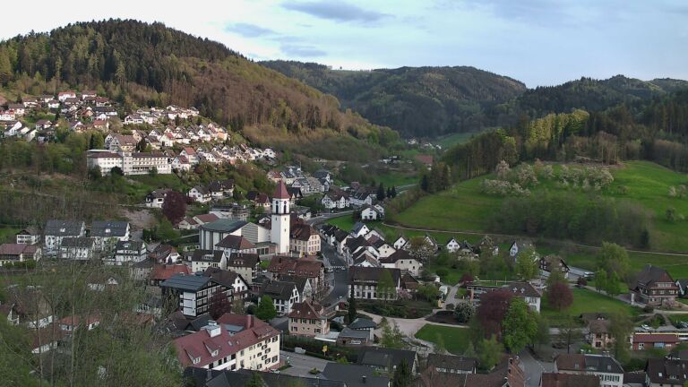 Dieses Bild zeigt eine Webcam-Aufnahme von Ottenhöfen, aufgenommen am Samstag, den 18.04.2026 um 19:40 Uhr