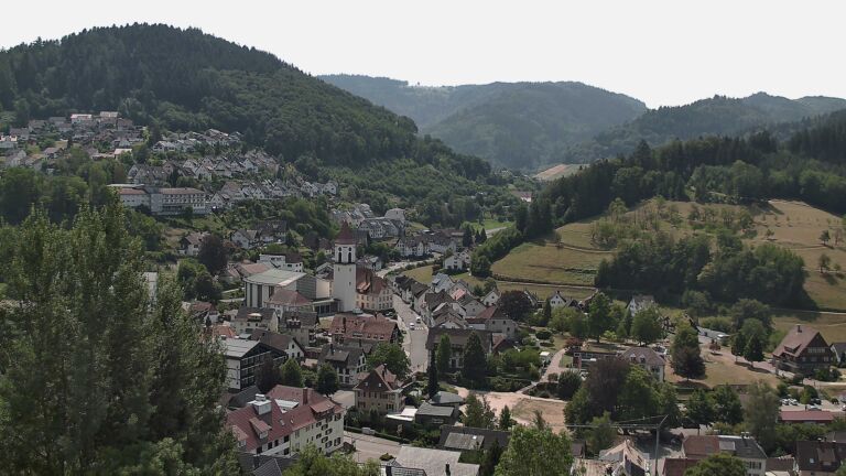 Dieses Bild zeigt eine Webcam-Aufnahme von Ottenhöfen, aufgenommen am Donnerstag, den 30.07.2026 um 12:30 Uhr